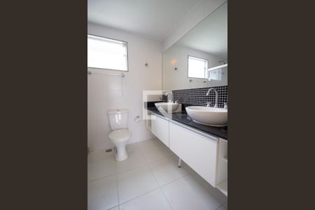 Casa à venda com 180m², 4 quartos e 2 vagasBanheiro da Suíte 1