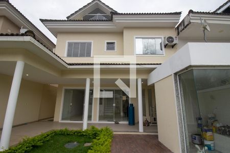 Casa à venda com 180m², 4 quartos e 2 vagasQuintal