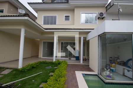 Casa à venda com 180m², 4 quartos e 2 vagasQuintal