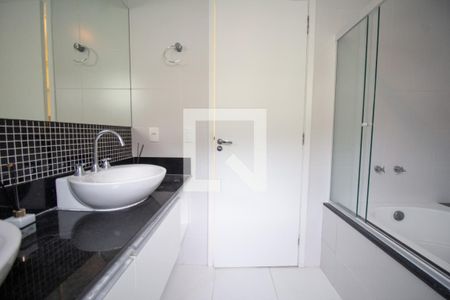 Casa à venda com 180m², 4 quartos e 2 vagasBanheiro da Suíte 1