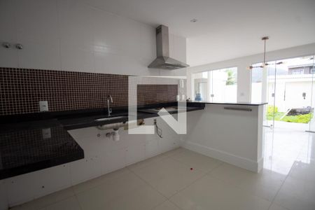 Casa à venda com 180m², 4 quartos e 2 vagasCozinha