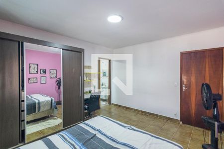 Casa à venda com 300m², 3 quartos e 3 vagas Casa à venda com 300m², 3 quartos e 3 vagasQuarto 1 Suite
