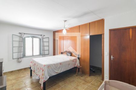 Casa à venda com 300m², 3 quartos e 3 vagas Casa à venda com 300m², 3 quartos e 3 vagasQuarto 2 Suite