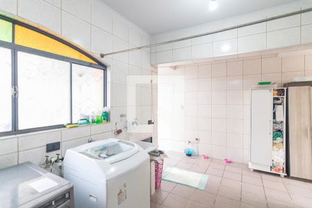 Casa à venda com 300m², 3 quartos e 3 vagas Casa à venda com 300m², 3 quartos e 3 vagasÁrea de Serviço