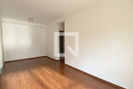 Sala de apartamento para alugar com 2 quartos, 69m² em Jardim Tupanci, Barueri