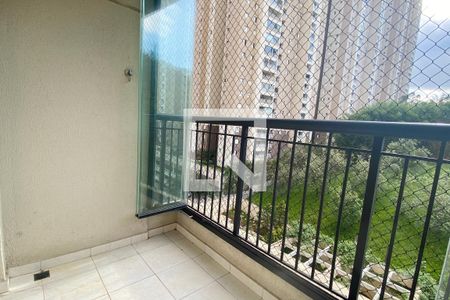 Sacada de apartamento para alugar com 2 quartos, 69m² em Jardim Tupanci, Barueri