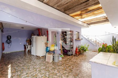 Casa à venda com 400m², 3 quartos e 8 vagasQuintal