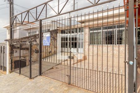 Casa à venda com 400m², 3 quartos e 8 vagasFachada