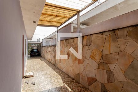 Casa à venda com 400m², 3 quartos e 8 vagasCorredor Lateral - Quintal