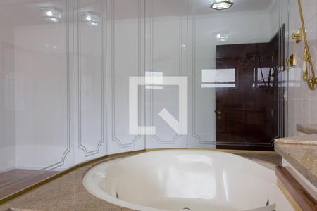 Casa à venda com 431m², 5 quartos e 4 vagasBanheiro da Suíte 1