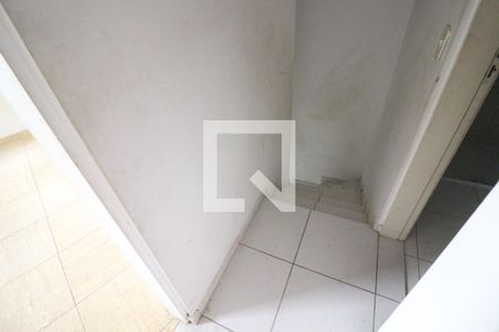 Casa de condomínio à venda com 95m², 3 quartos e 2 vagasEscada