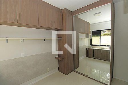 Quarto de apartamento para alugar com 2 quartos, 56m² em Del Castilho, Rio de Janeiro