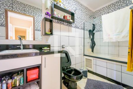 Banheiro da Suíte de casa à venda com 3 quartos, 240m² em Glória, Porto Alegre