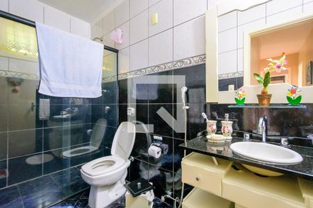 Casa à venda com 240m², 3 quartos e 2 vagasBanheiro 1