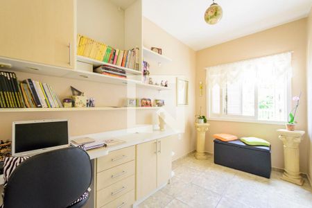 Casa à venda com 240m², 3 quartos e 2 vagasEscritório