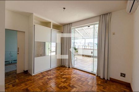 Apartamento para alugar com 320m², 6 quartos e 1 vagaQuarto