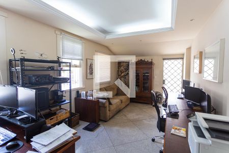 Sala de casa à venda com 3 quartos, 400m² em Santa Tereza, Belo Horizonte