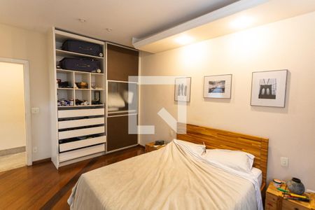 Suíte de casa à venda com 3 quartos, 400m² em Santa Tereza, Belo Horizonte