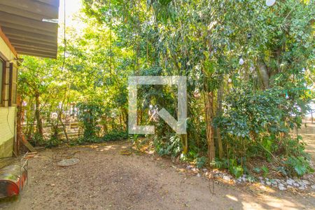 Casa à venda com 1800m², 3 quartos e 6 vagas Casa à venda com 1800m², 3 quartos e 6 vagasPátio - Área Externa