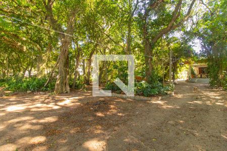 Casa à venda com 1800m², 3 quartos e 6 vagas Casa à venda com 1800m², 3 quartos e 6 vagasPátio - Área Externa