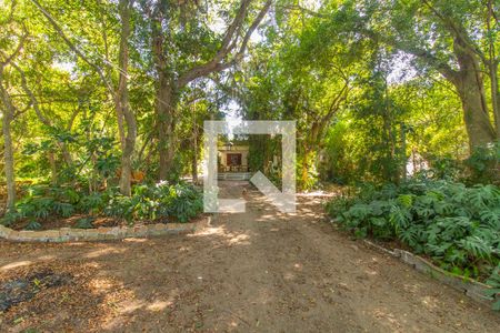 Casa à venda com 1800m², 3 quartos e 6 vagas Casa à venda com 1800m², 3 quartos e 6 vagasPátio - Área Externa