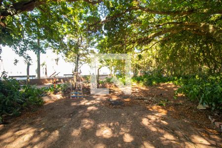 Casa à venda com 1800m², 3 quartos e 6 vagas Casa à venda com 1800m², 3 quartos e 6 vagasPátio - Área Externa