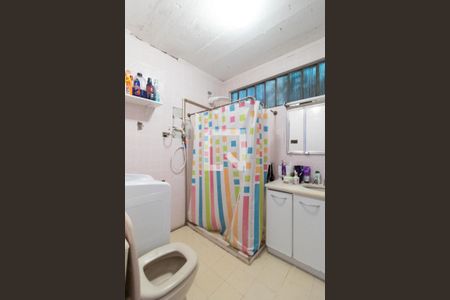 Casa à venda com 1800m², 3 quartos e 6 vagas Casa à venda com 1800m², 3 quartos e 6 vagasBanheiro