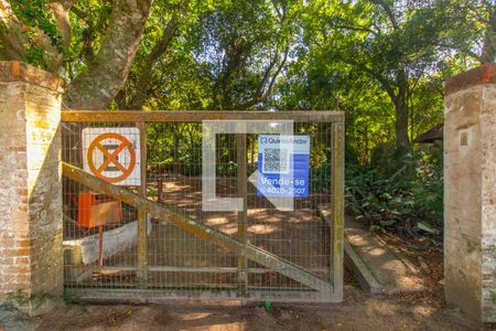 Casa à venda com 1800m², 3 quartos e 6 vagas Casa à venda com 1800m², 3 quartos e 6 vagasFachada