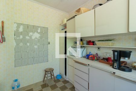 Casa à venda com 1800m², 3 quartos e 6 vagas Casa à venda com 1800m², 3 quartos e 6 vagasCozinha