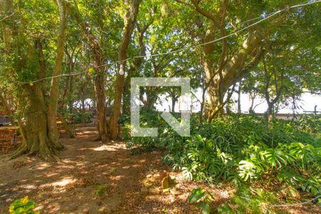 Casa à venda com 1800m², 3 quartos e 6 vagas Casa à venda com 1800m², 3 quartos e 6 vagasPátio - Área Externa