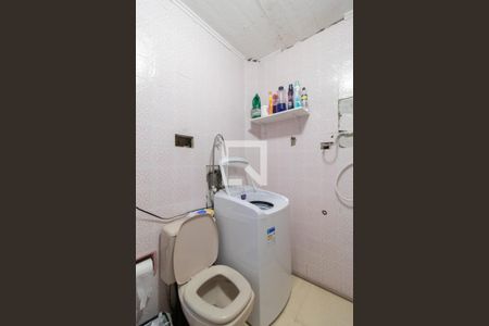 Casa à venda com 1800m², 3 quartos e 6 vagas Casa à venda com 1800m², 3 quartos e 6 vagasBanheiro