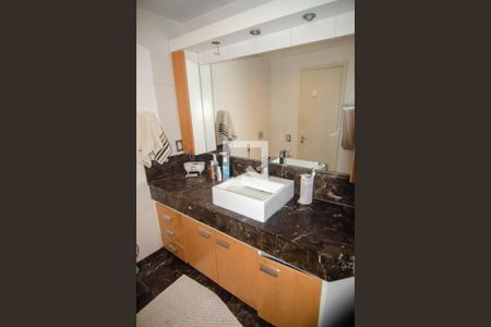 Apartamento à venda com 150m², 3 quartos e 2 vagasBanheiro do Quarto 1