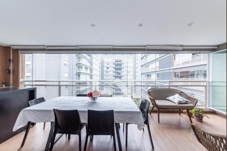 Apartamento à venda com 150m², 3 quartos e 3 vagas Apartamento à venda com 150m², 3 quartos e 3 vagasVaranda