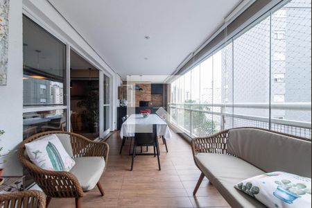 Apartamento à venda com 150m², 3 quartos e 3 vagas Apartamento à venda com 150m², 3 quartos e 3 vagasVaranda