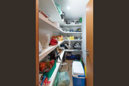 Apartamento à venda com 150m², 3 quartos e 3 vagas Apartamento à venda com 150m², 3 quartos e 3 vagasDespensa