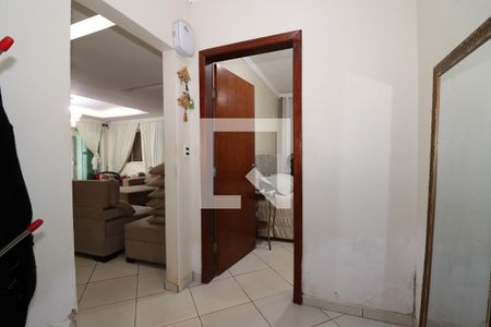 Casa para alugar com 150m², 2 quartos e 4 vagasBanheiro Corredor