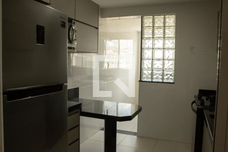Cozinha e Área de Serviço de apartamento para alugar com 3 quartos, 89m² em Tabajaras, Uberlândia