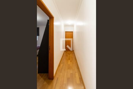 Casa à venda com 220m², 3 quartos e 4 vagasCorredor