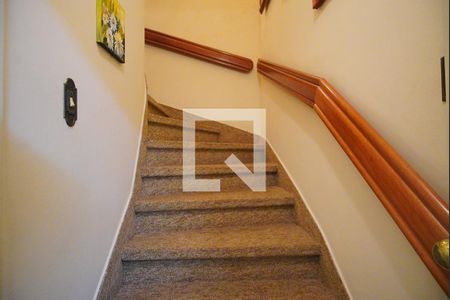 Casa à venda com 200m², 3 quartos e 2 vagasAcesso a segundo  andar 