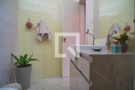 Casa à venda com 200m², 3 quartos e 2 vagasBanheiro 