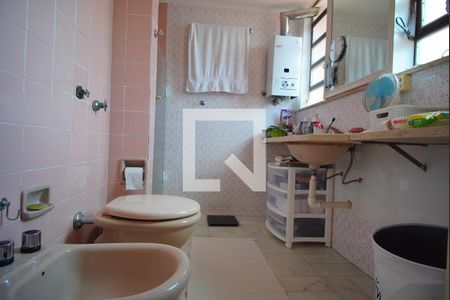 Casa à venda com 200m², 3 quartos e 2 vagasBanheiro  suíte 