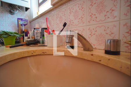 Casa à venda com 200m², 3 quartos e 2 vagasBanheiro suíte 