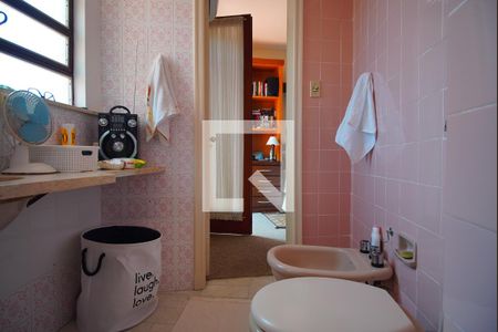 Casa à venda com 200m², 3 quartos e 2 vagasBanheiro  suíte 