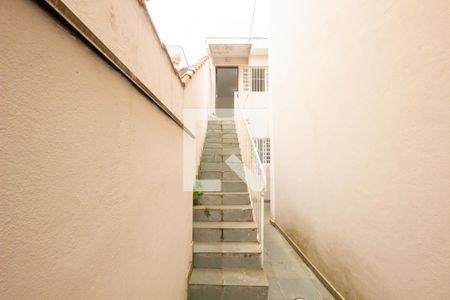 Casa para alugar com 42m², 1 quarto e sem vaga Casa para alugar com 42m², 1 quarto e sem vagaEscada