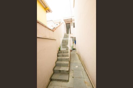 Casa para alugar com 42m², 1 quarto e sem vaga Casa para alugar com 42m², 1 quarto e sem vagaEscada