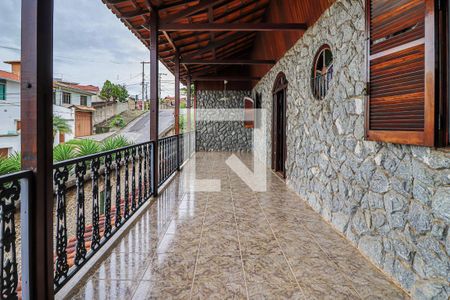 Casa à venda com 600m², 4 quartos e 5 vagasVaranda