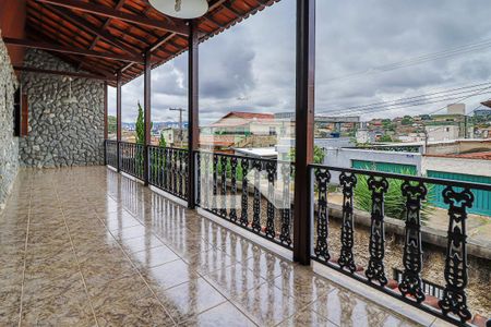 Casa à venda com 600m², 4 quartos e 5 vagasVaranda