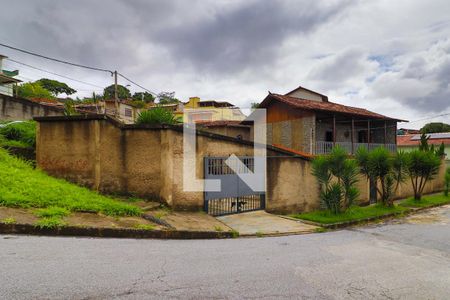 Casa à venda com 600m², 4 quartos e 5 vagasFachada