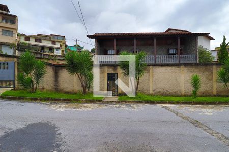 Casa à venda com 600m², 4 quartos e 5 vagasFachada