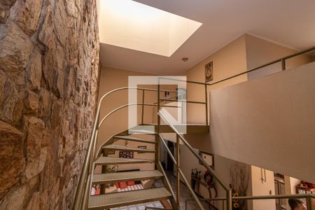 Casa à venda com 419m², 4 quartos e 4 vagasEscada